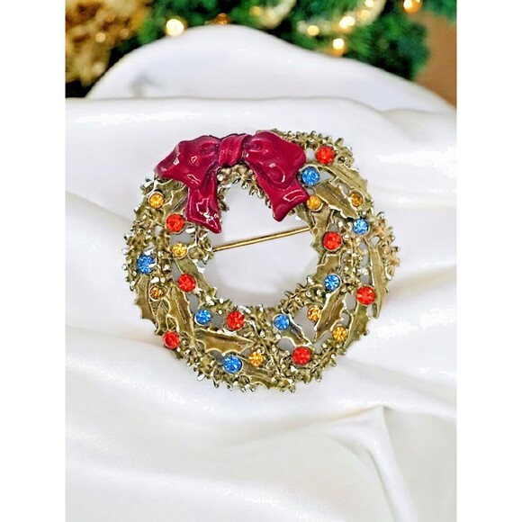 ART Christmas Wreath Brooch Vintage Enamel Signed Holiday Arthur Pepper Jewelry - Picture 1 of 11